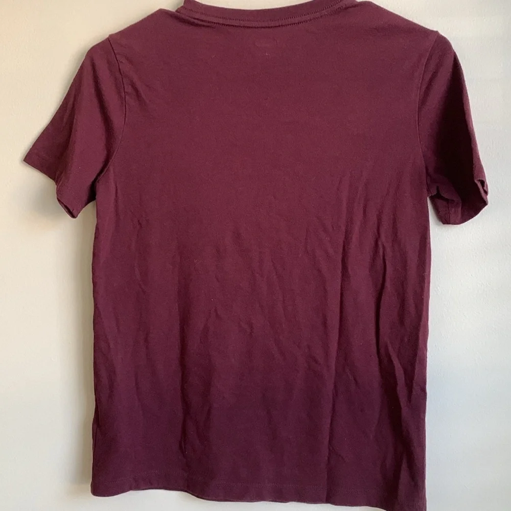 Old Navy burgundy graphic tee size large (10/12)