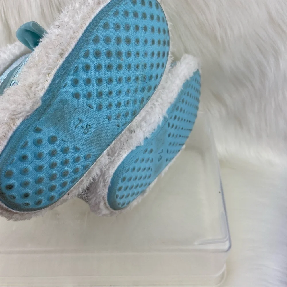 N/A frozen slippers