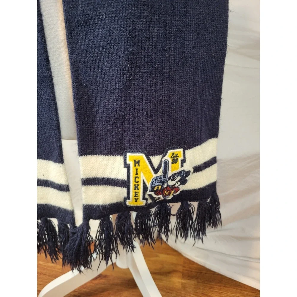 DISNEY PARKS Authentic Navy Blue & White Winter Scarf Mickey Mouse‎ 