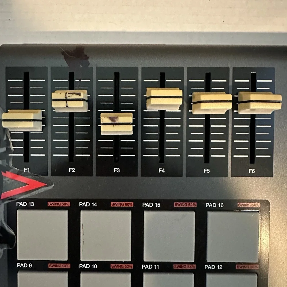 AKAI Professional MPD26‎ USB/MIDI Pad Control Unit Studio Recording Musical