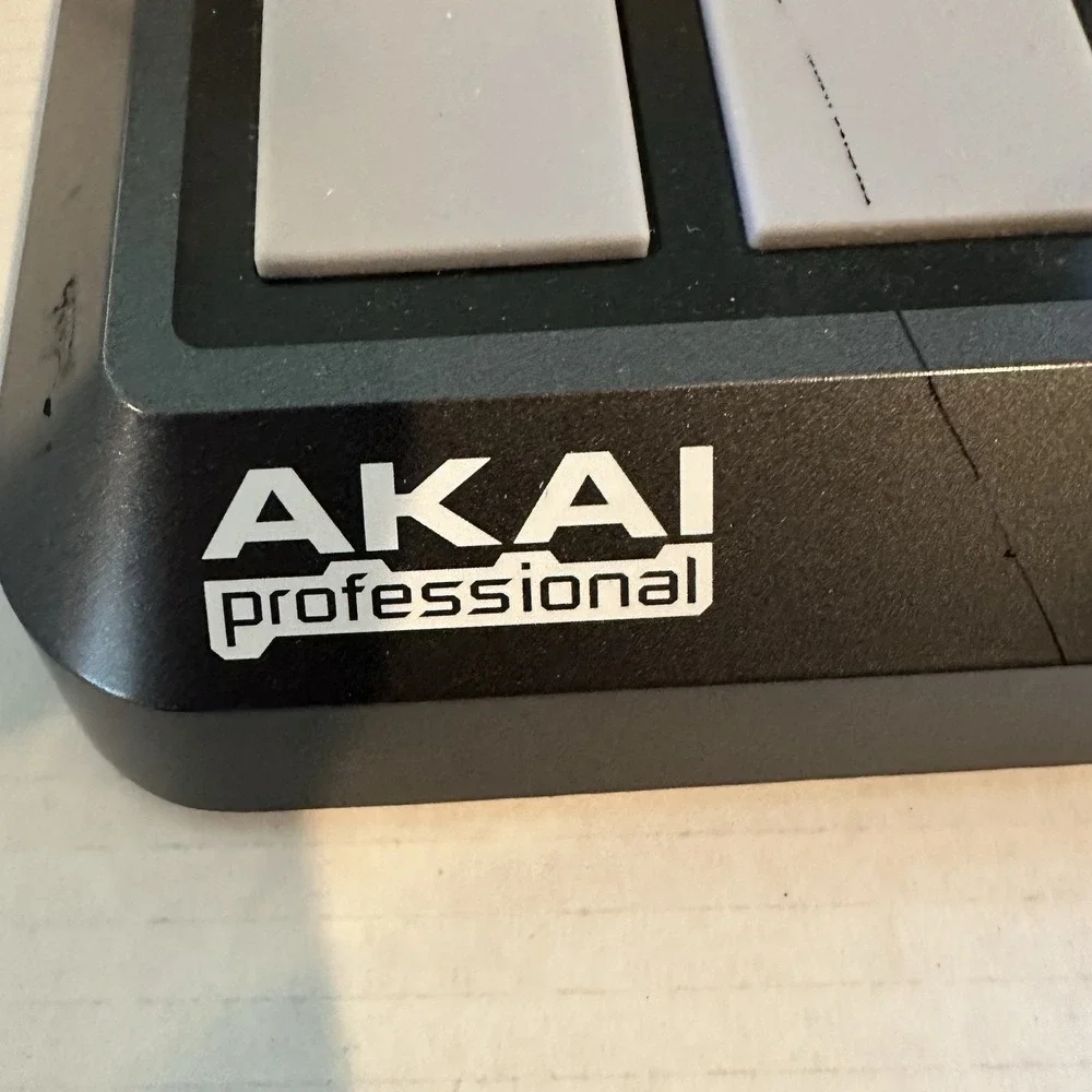 AKAI Professional MPD26‎ USB/MIDI Pad Control Unit Studio Recording Musical