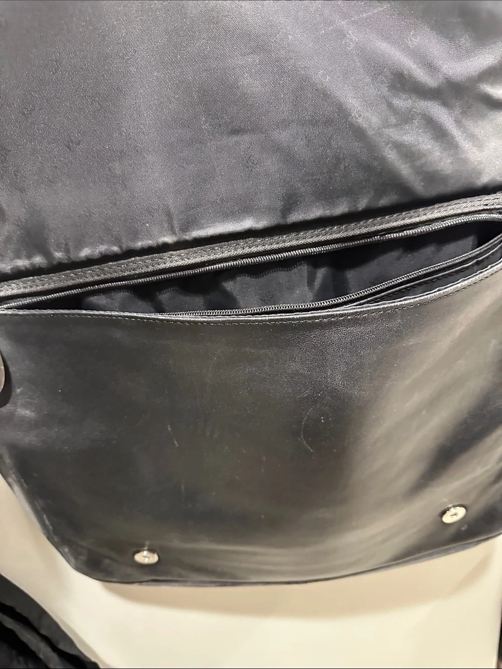 Kenneth Cole Black Leather Messenger Crossbody Bag