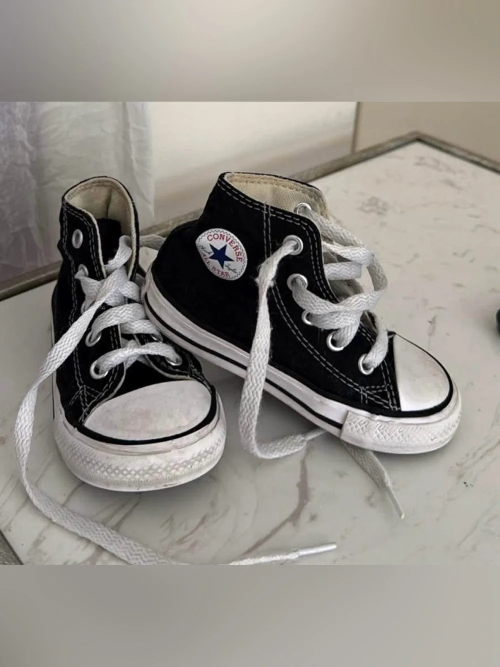 Toddler converse size 6C ￼