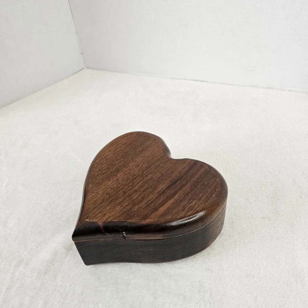 Beautiful Vintage Wooden Heart Shaped Musical Jewelry Box Plays Music