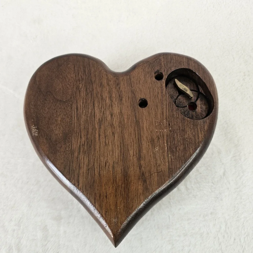 Beautiful Vintage Wooden Heart Shaped Musical Jewelry Box Plays Music