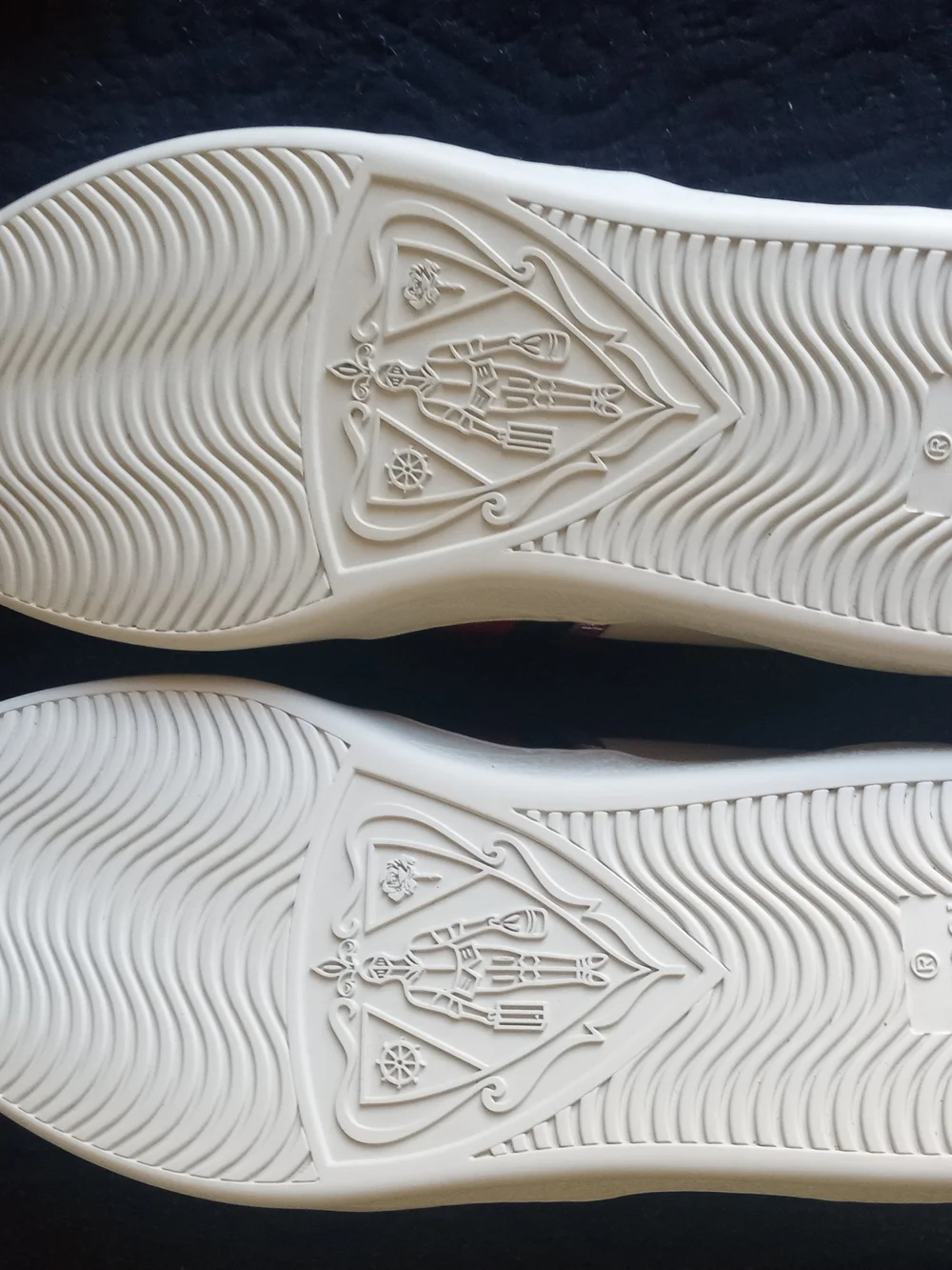 Gucci leather sneaker