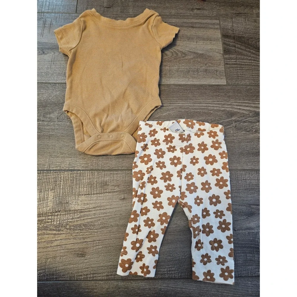 Old‎ navy baby girl outfit 0-3 mos