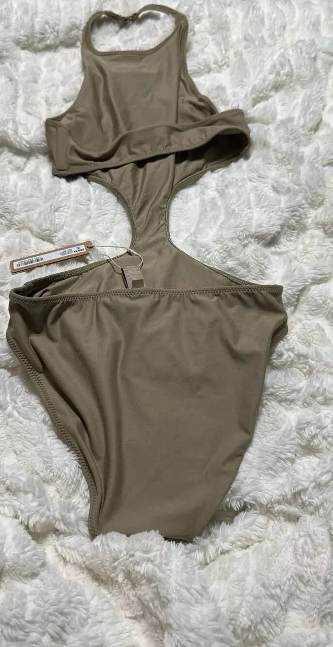 SKIMS nwt size