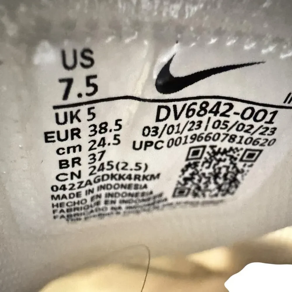Nike Air‎ Max SE Trainer White Black Gold DV-6842-001 Sneakers 7.5
