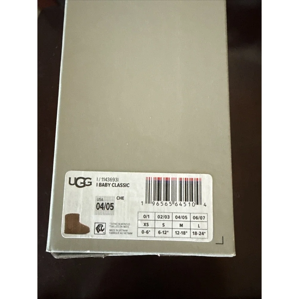 UGG BABY CLASSIC SIZE 04/05 (12-18 months) in Chestnut new in box with tag
