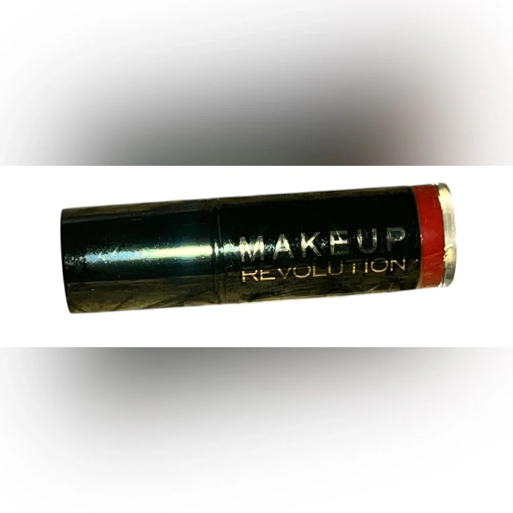 🔵Revolution Lady Bold Red Cream Lipstick