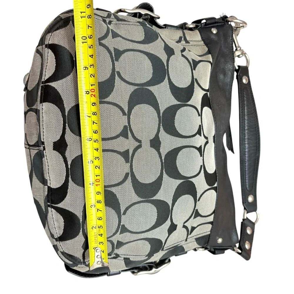 Coach vintage y2k large Zoe signature Black and Cream Hobo Bag f12674
