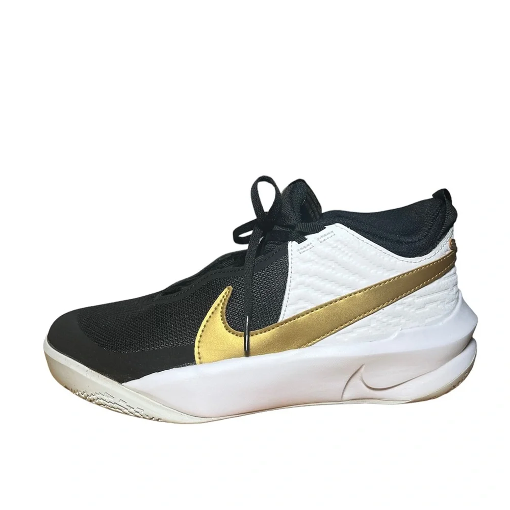 Nike TEAM HUSTLE D10 Black/White Boy‎ Shoes Sz 7Y