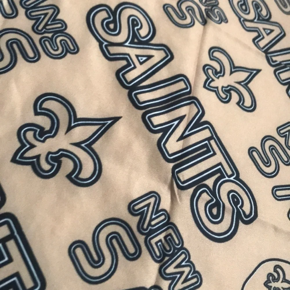 6/$20 New Saints neck gaiter