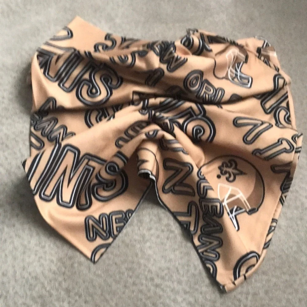 6/$20 New Saints neck gaiter