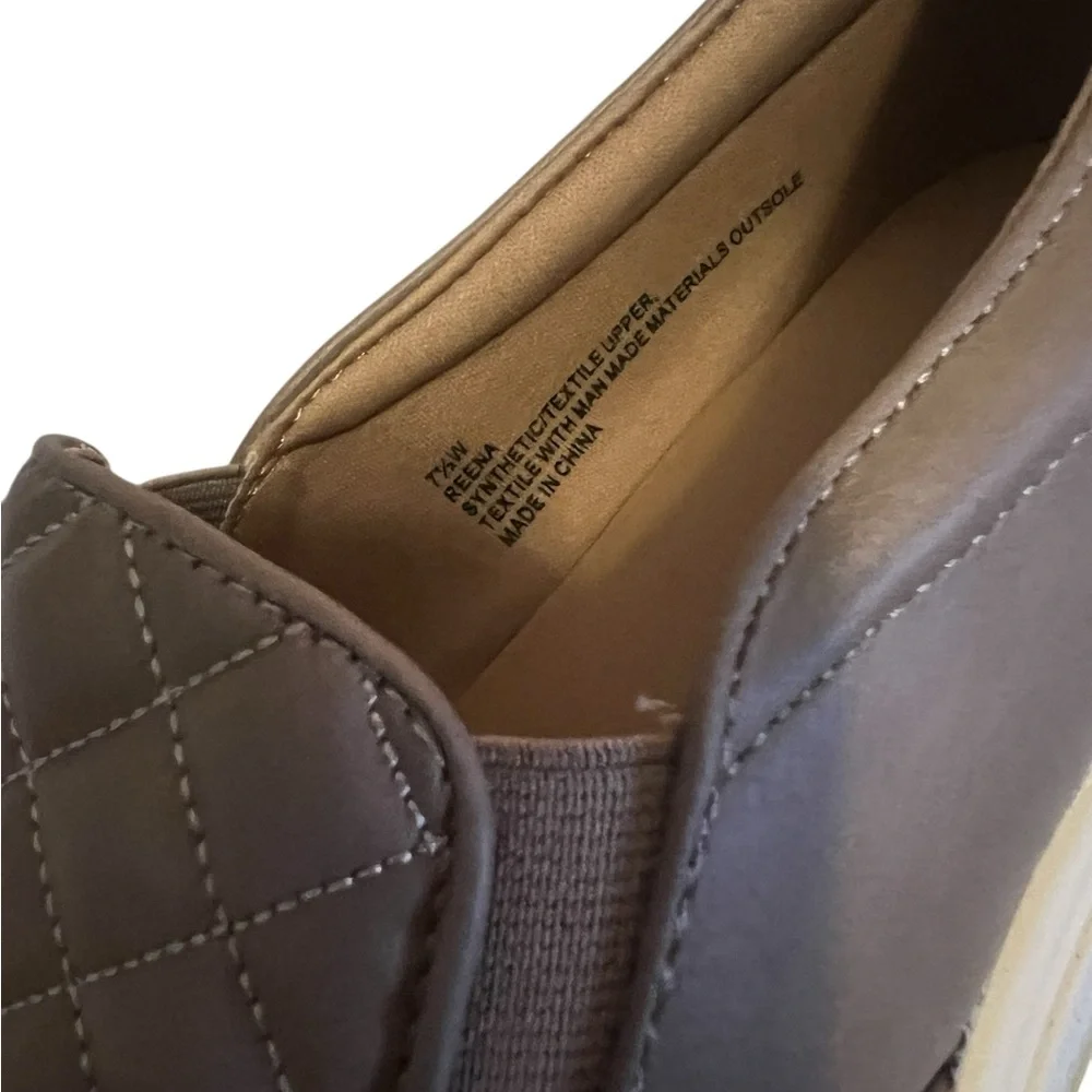 Cushionaire‎ Women's Quilted Brown Sneakers