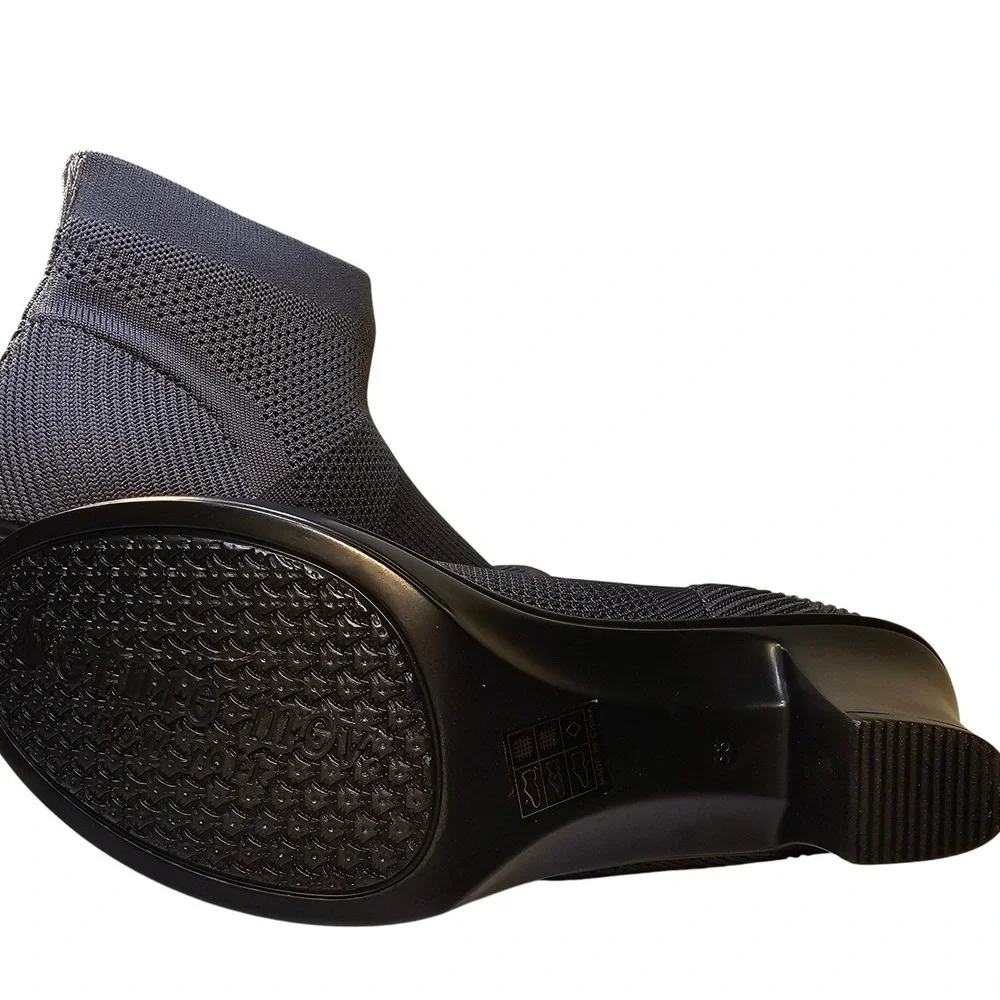bernie mev. sleek upper stable