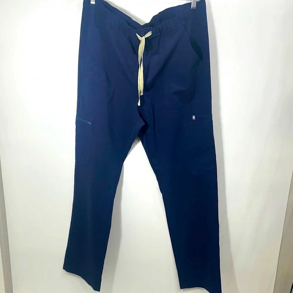 Figs Men’s Cario Cargo navy blue scrub pants size XXL.