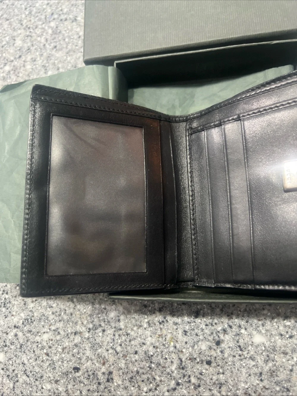 Gucci sleek bifold
