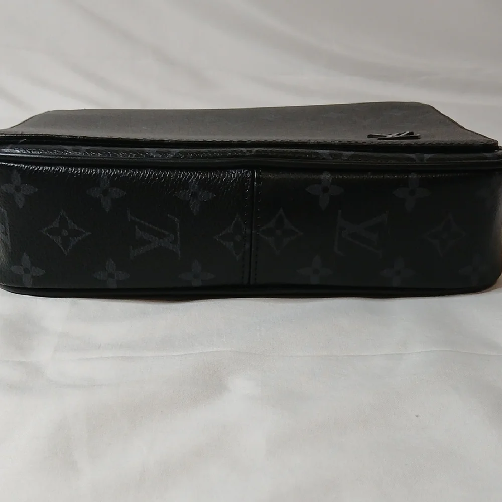 Louis Vuitton elegant louis
