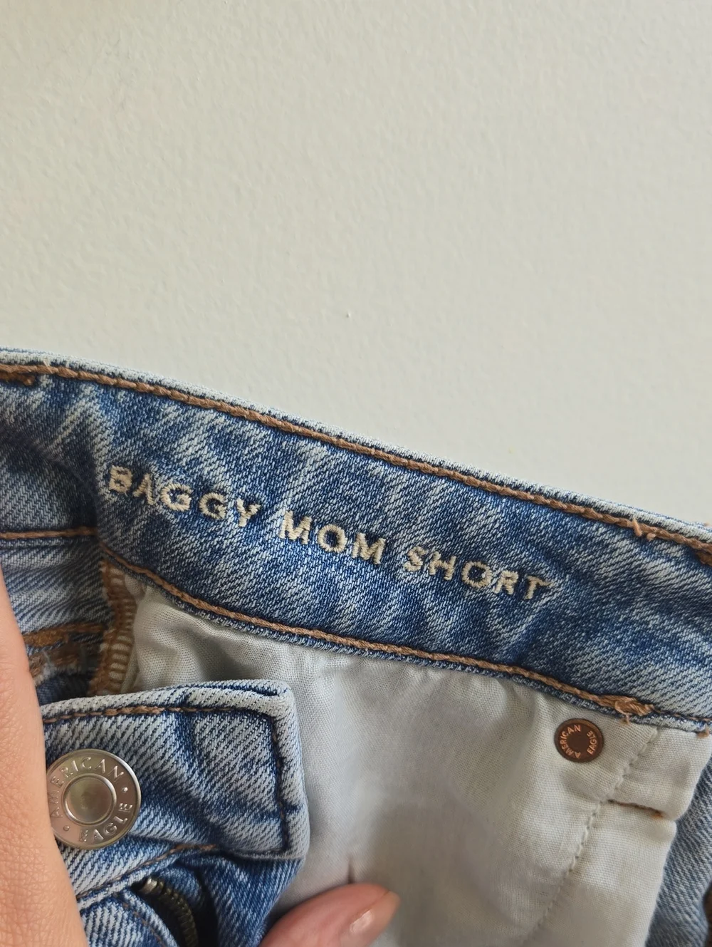 American Eagle Baggy Mom Short High Rise Distressed Denim AE Size 4