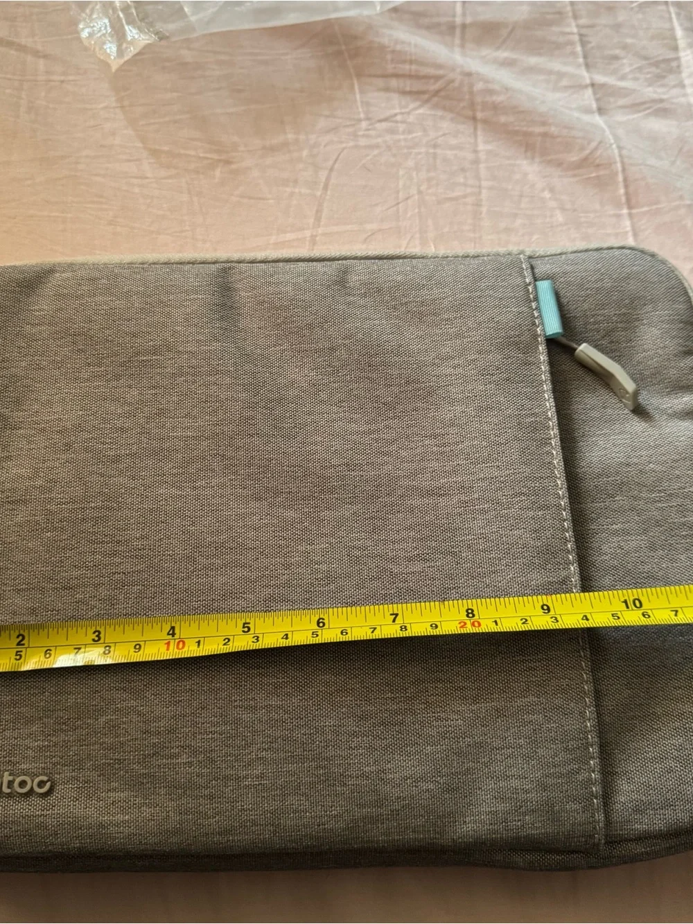 Tomtoc gray laptop