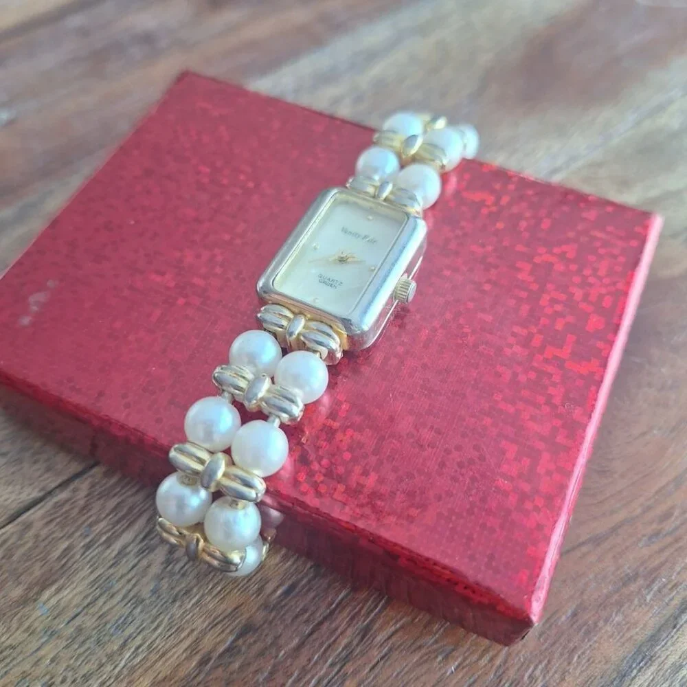 Vanity Fair Watch Quartz Gruen Faux Pearl‎ Vintage Costume