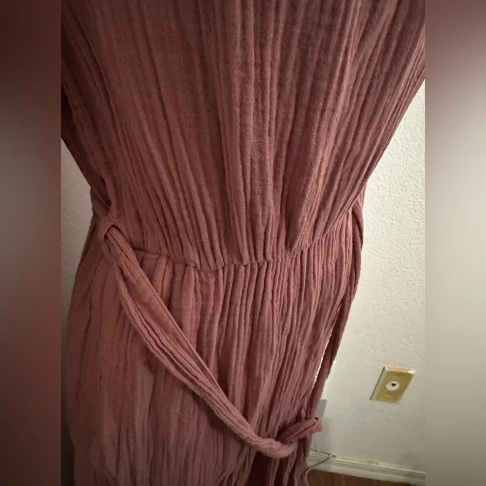 XiRENA Addison Seersucker Belted Midi Dress in Rose - Size XS