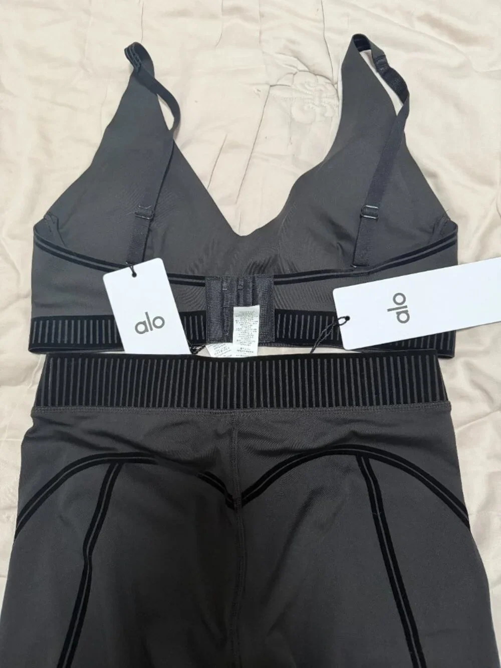 Alo Yoga Airlift Line Up Bra And Airlift High-Waist 7/8 Line Up Legging Set