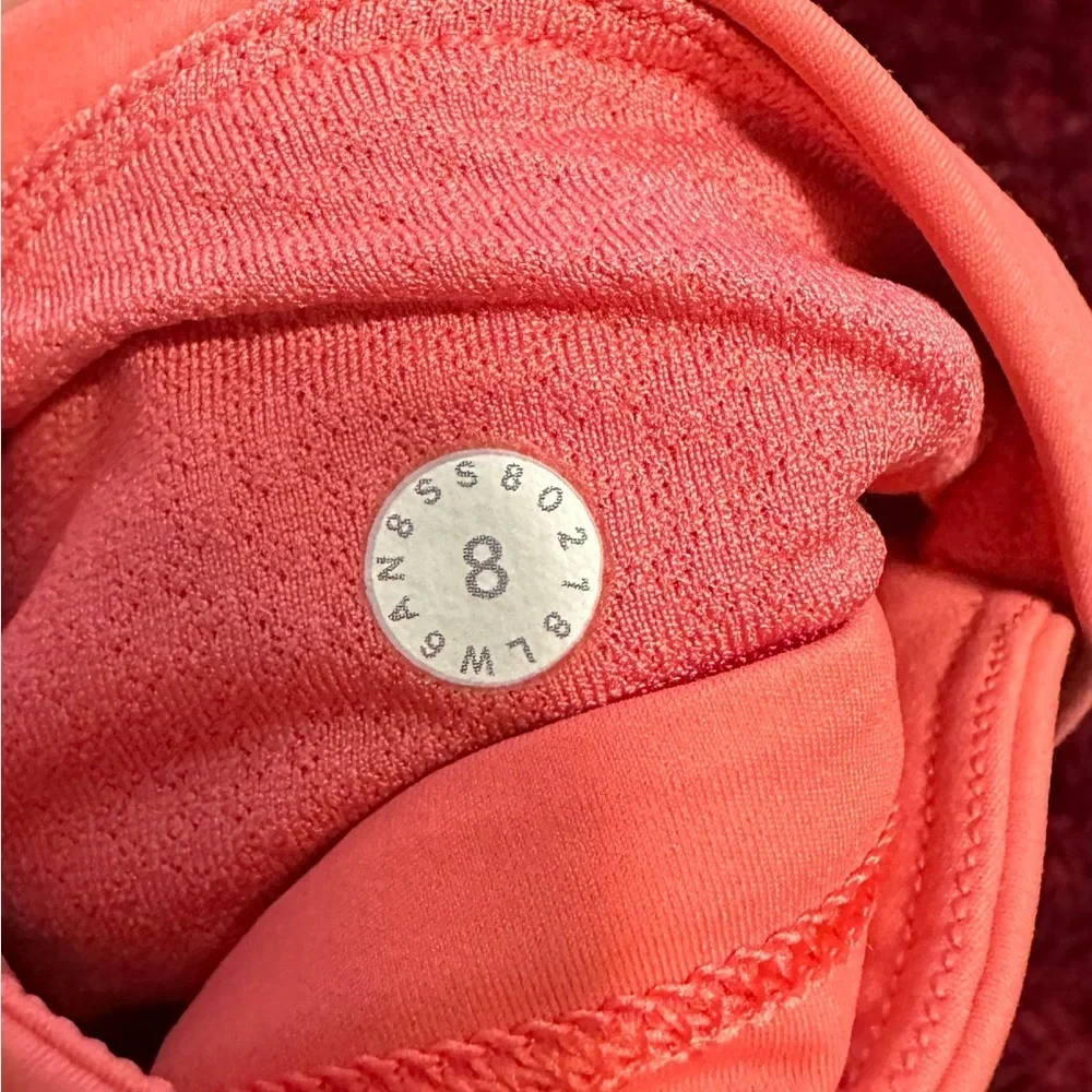 EUC Lululemon on pace 21’ cropped glossy pink leggings.Size 8
