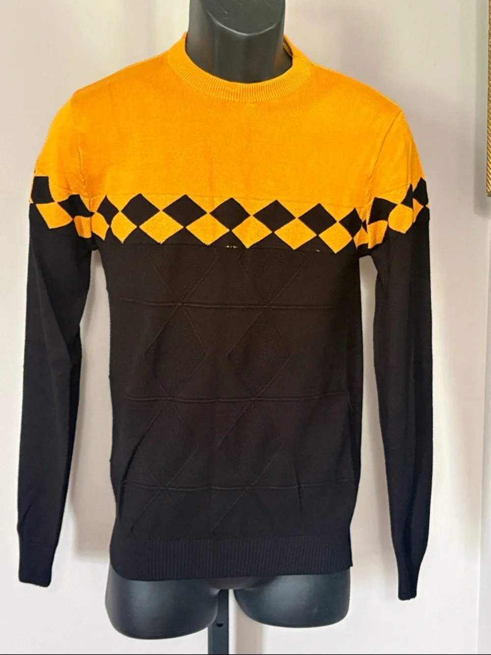 Slack VINTAGE XL Black and Yellow Diamond Pattern Crewneck Sweater