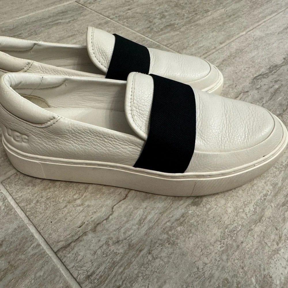 UGG stylish crisp