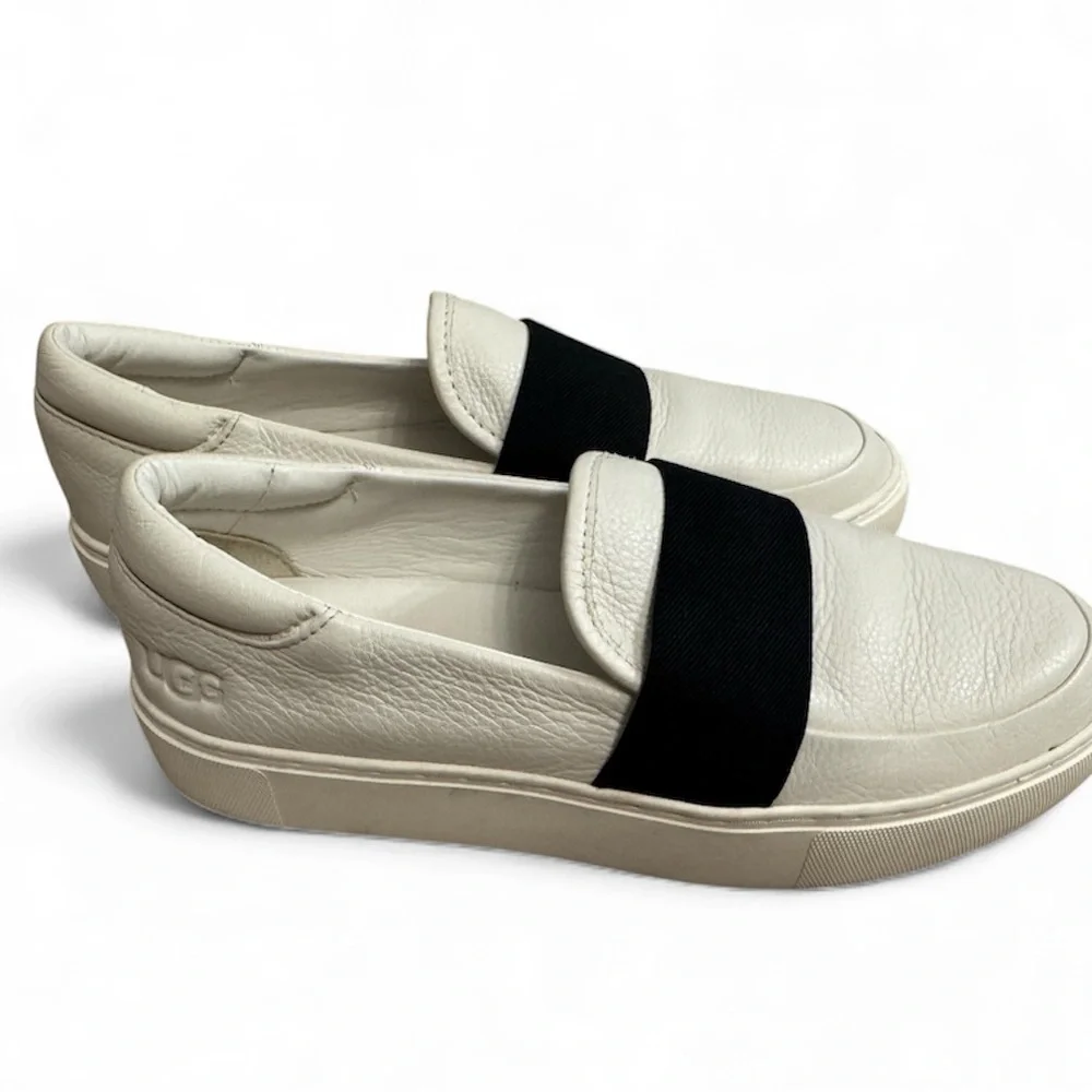 UGG stylish crisp