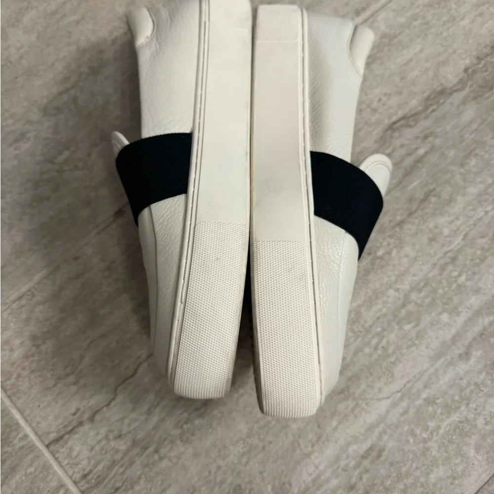 UGG stylish crisp