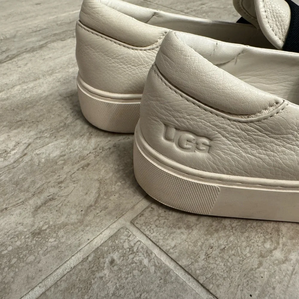 UGG stylish crisp