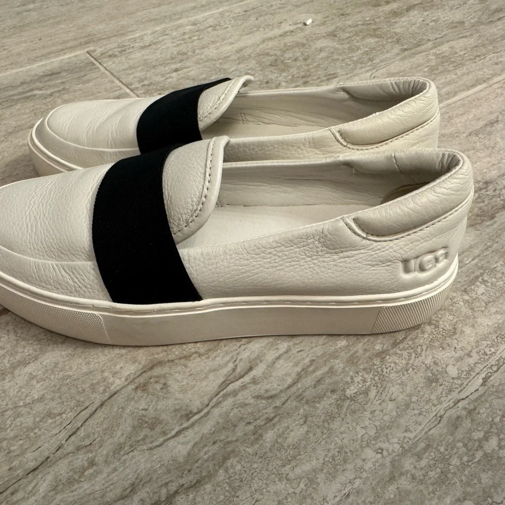 UGG stylish crisp