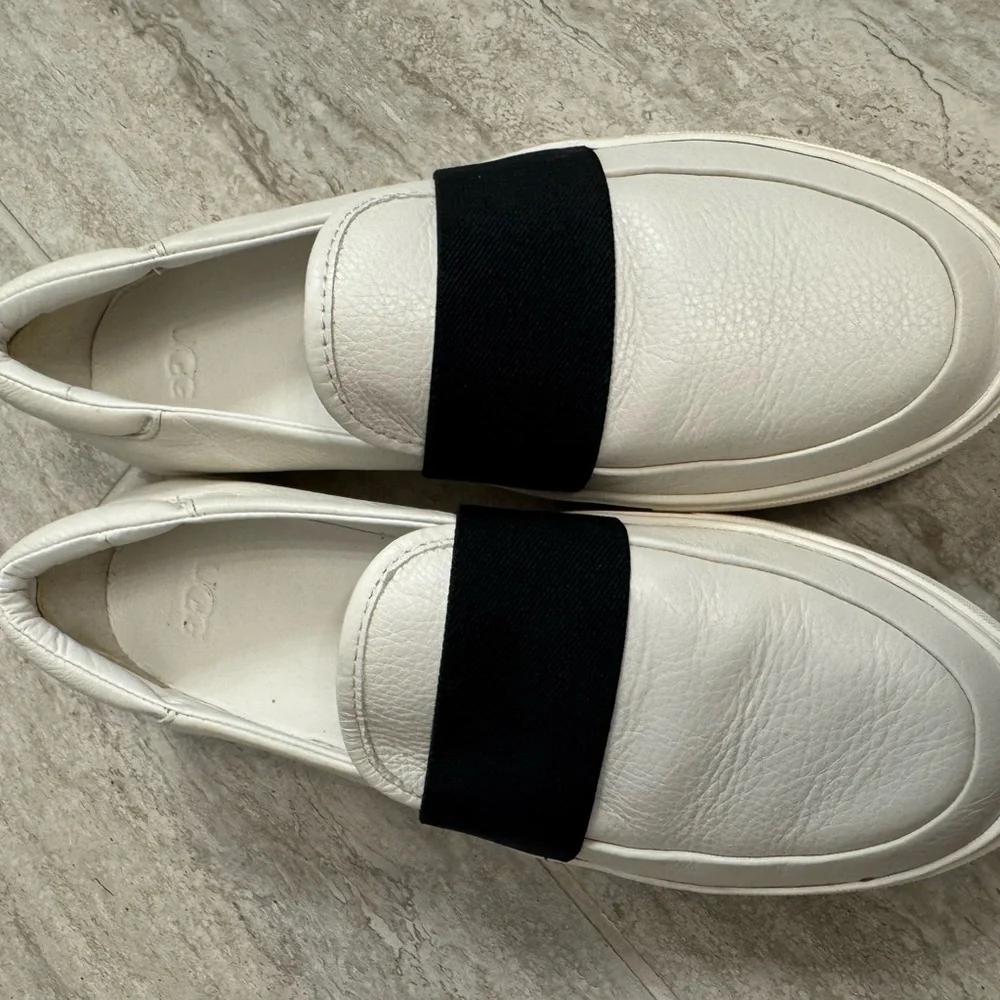 UGG stylish crisp