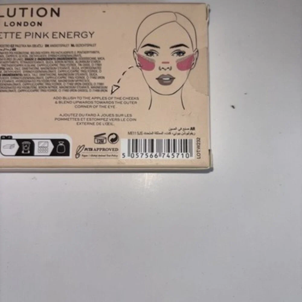 N/A makeup revolution