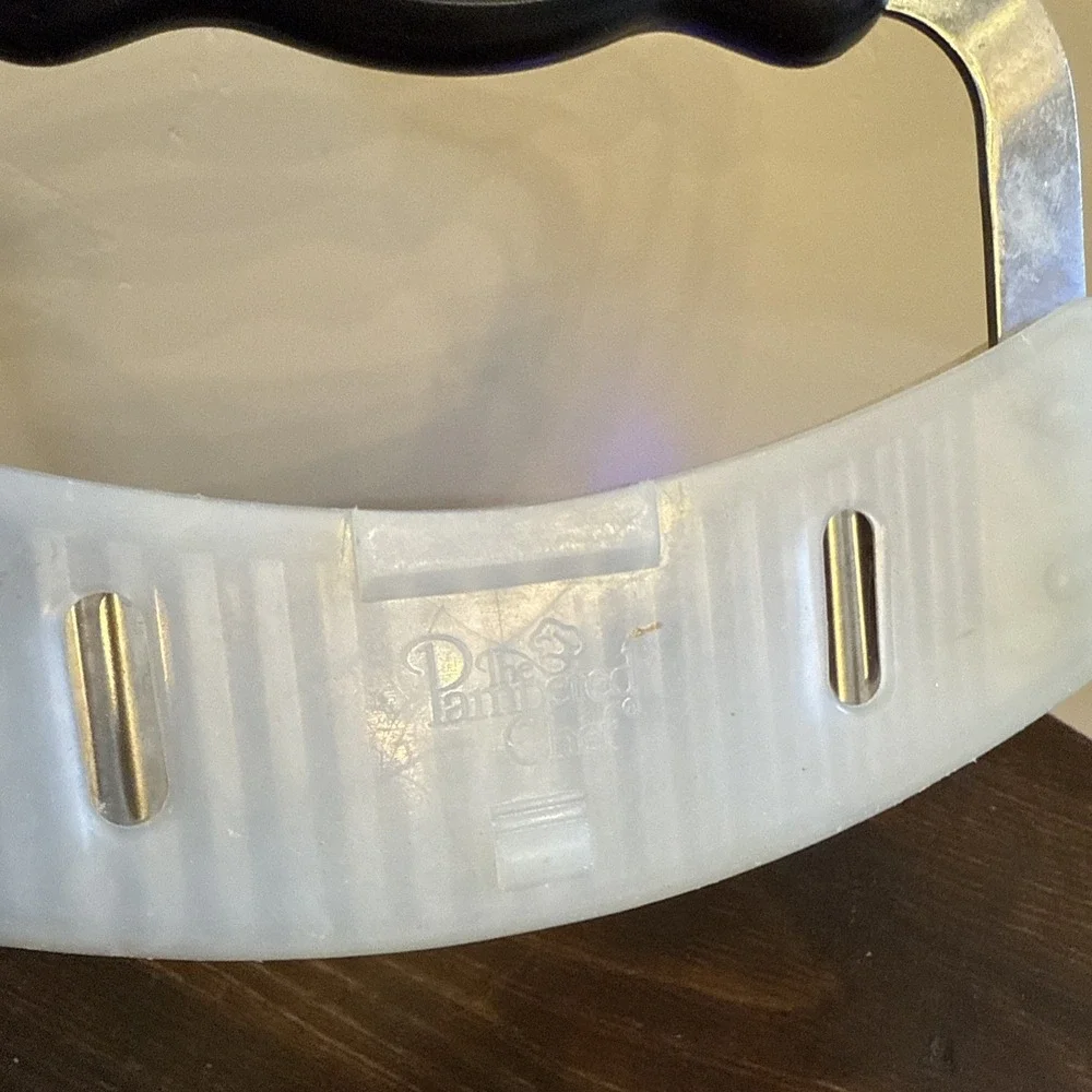 Pampered Chef crinkle garnisher knife