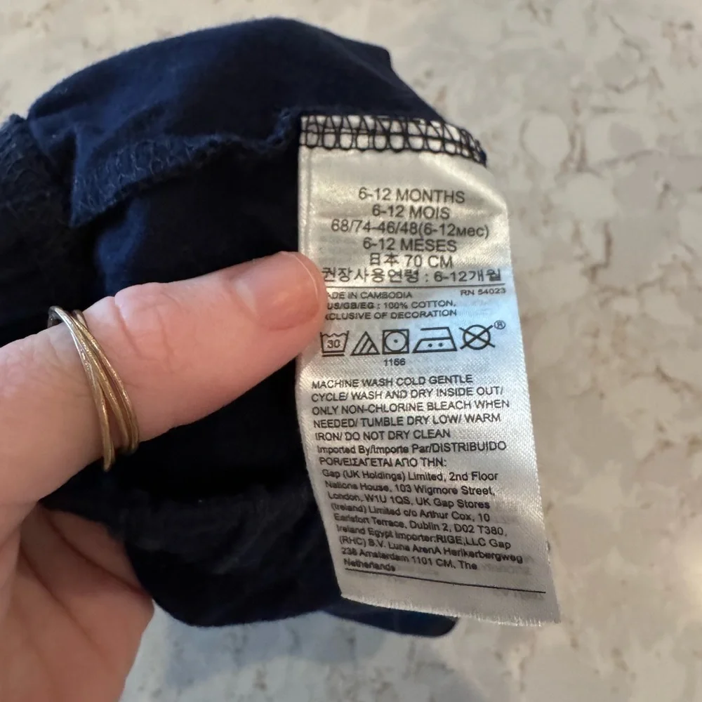 GAP charming dark