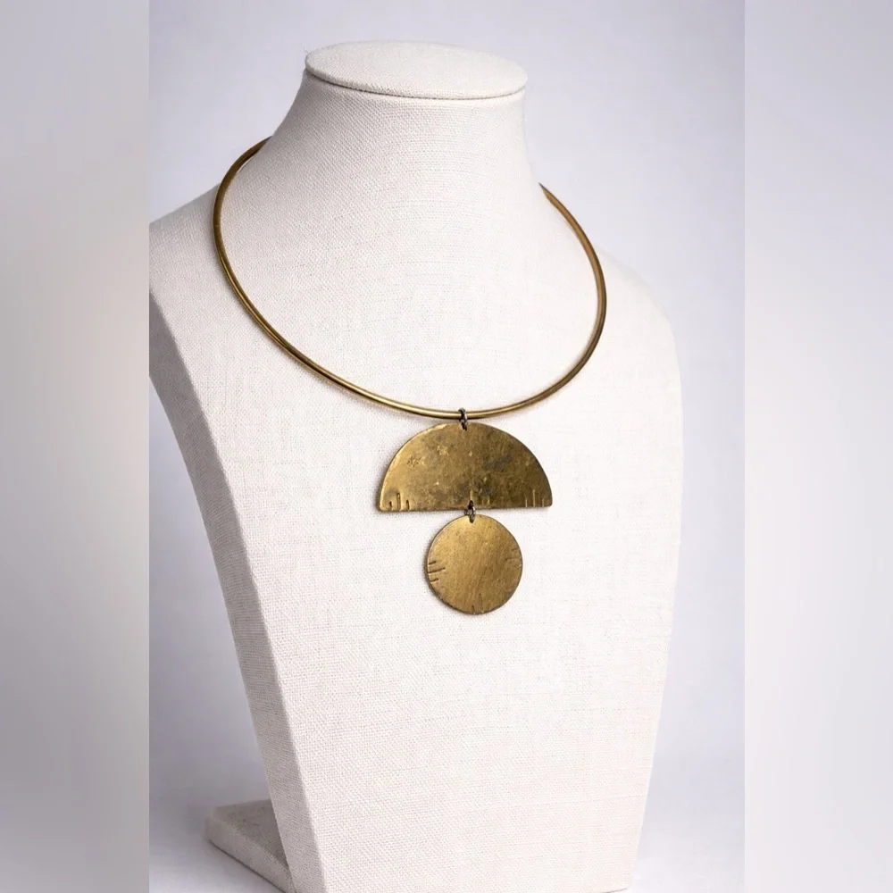 Artisan Brass Collar Necklace – Minimalist Geometric Jewelry