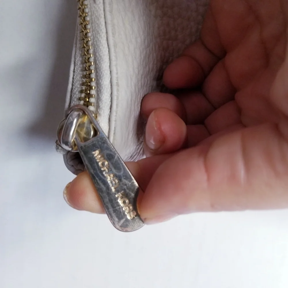 🌸Michael Kors | Ivory Leather Medium Sized Bag‎