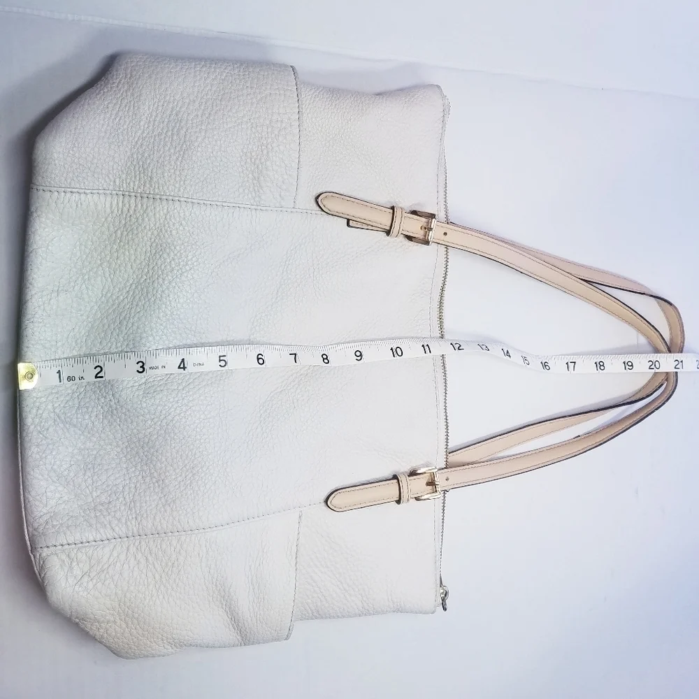🌸Michael Kors | Ivory Leather Medium Sized Bag‎