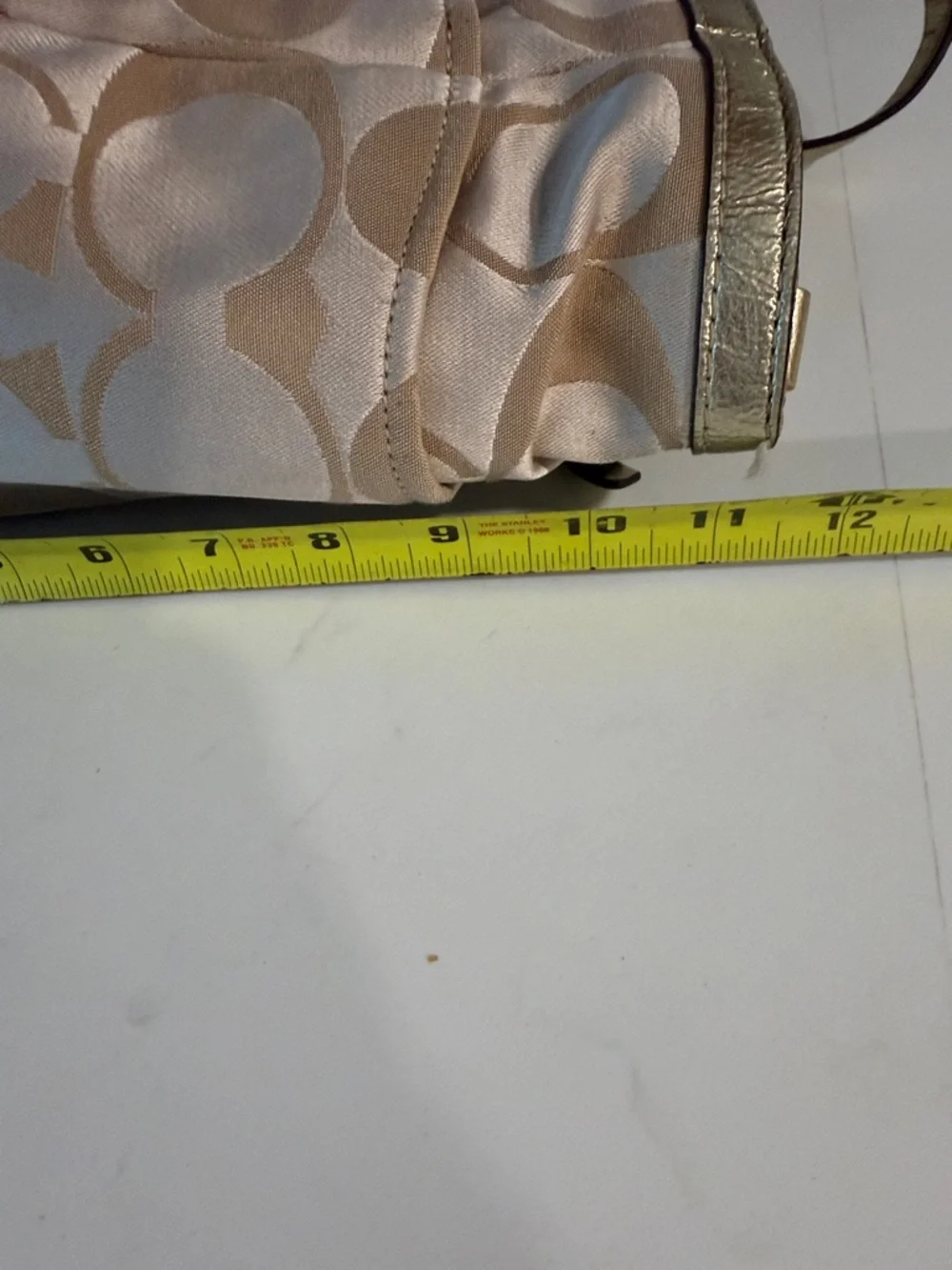 Coach very logo measurements