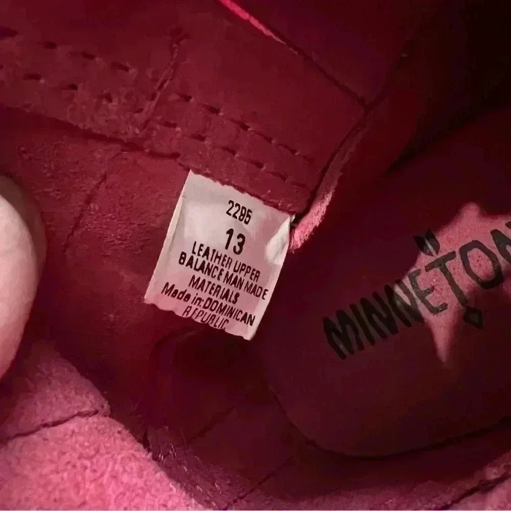 Minnetonka zip side pink