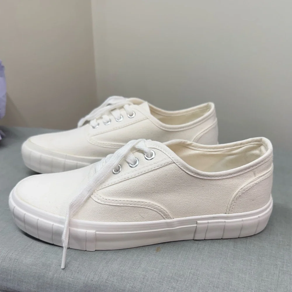 Madden Girl plain white