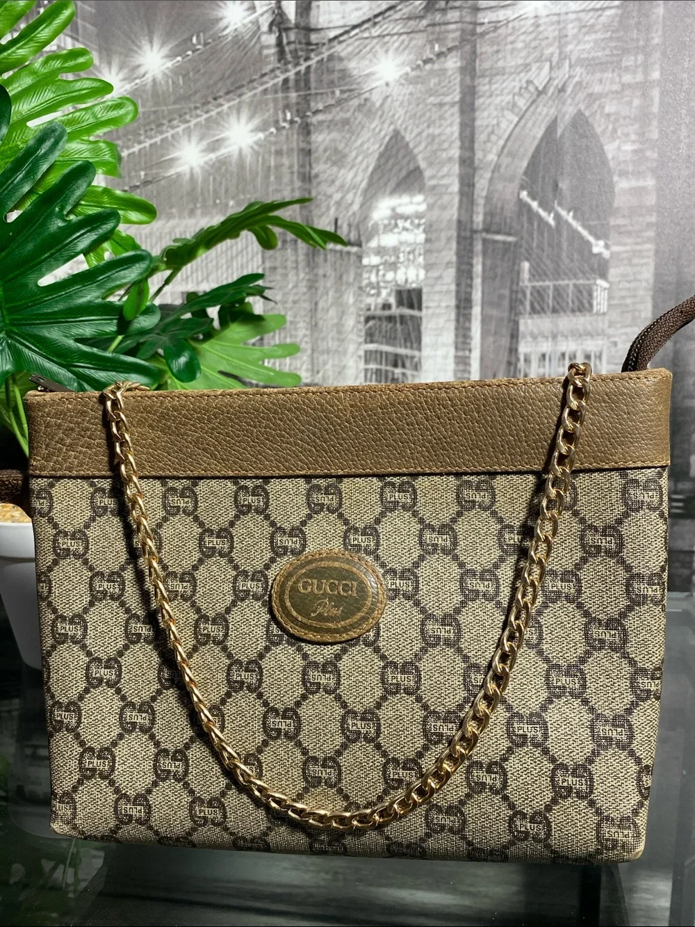 Gucci bag very strap