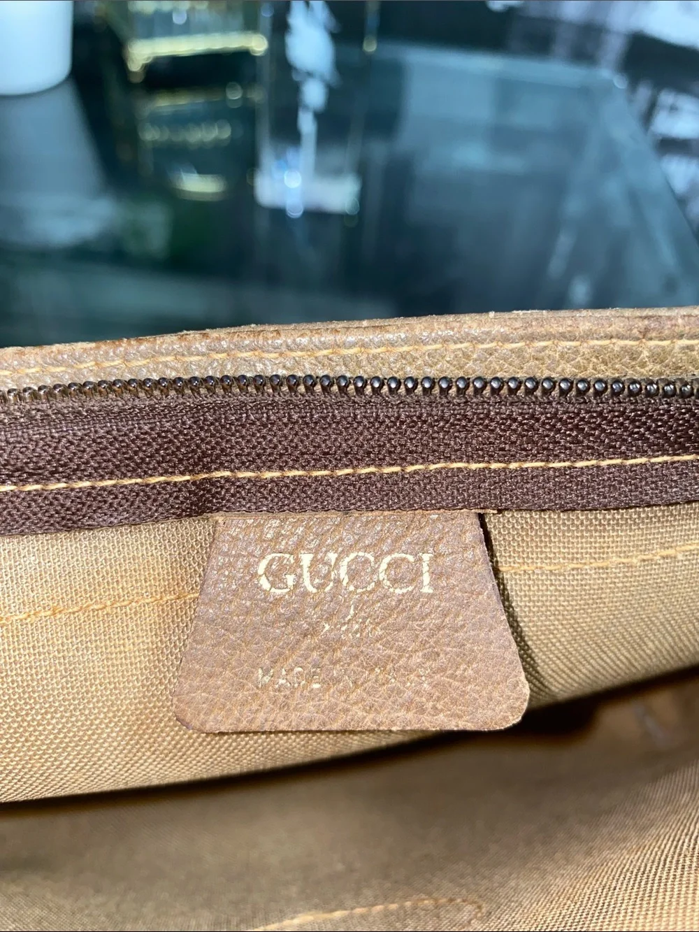 Gucci shoulder very