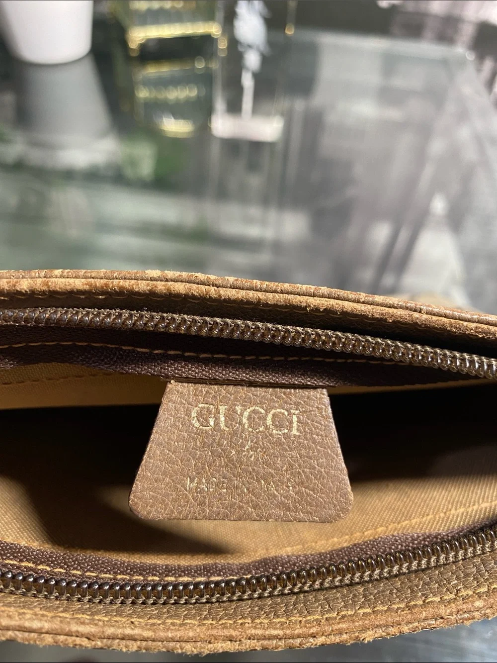 Gucci questions authentic shoulder