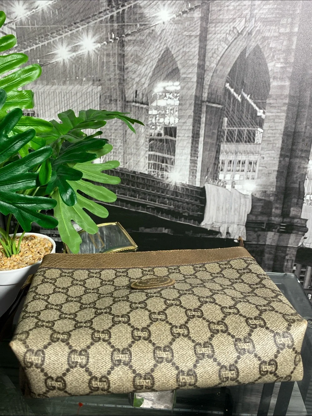 Gucci address inside wallet
